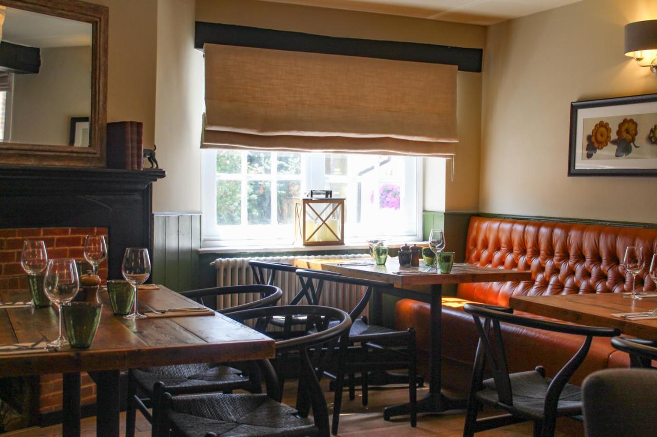 The Kings Head Hotel Whiteparish Exterior photo
