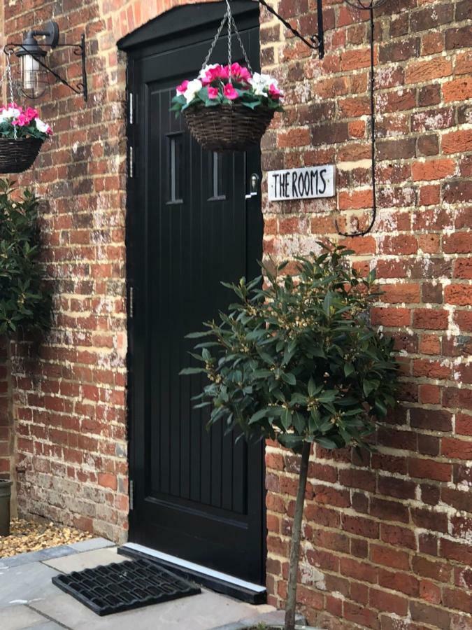 The Kings Head Hotel Whiteparish Exterior photo